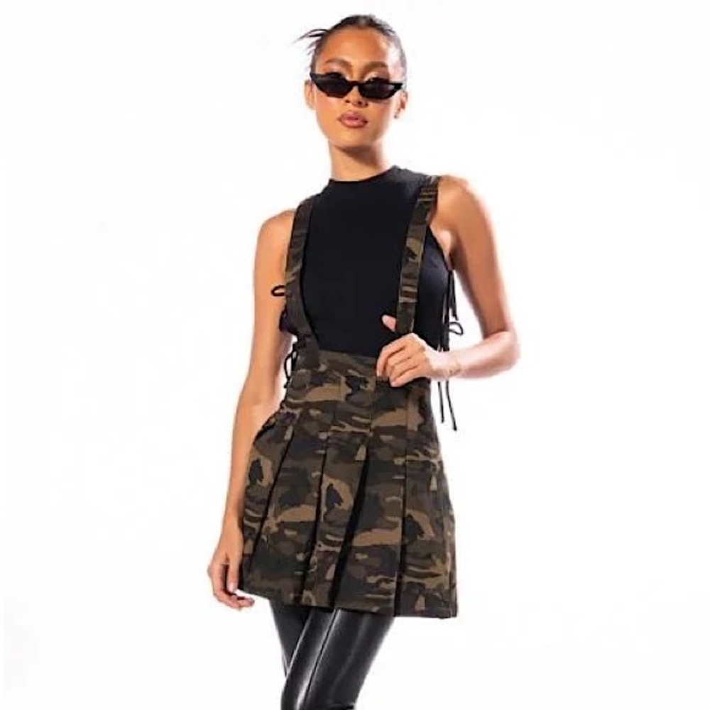 MAJOR GENERAL PLEATED DENIM SUSPENDER SKIRT
